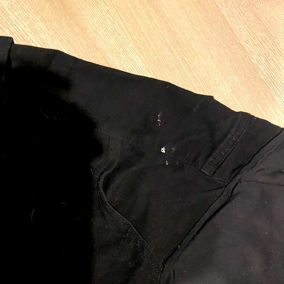 Black maternity shorts high waisted belly band front and back pockets - Picture 3 of 3